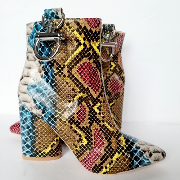 Pointed toe snake print booties - Picture 2 of 5